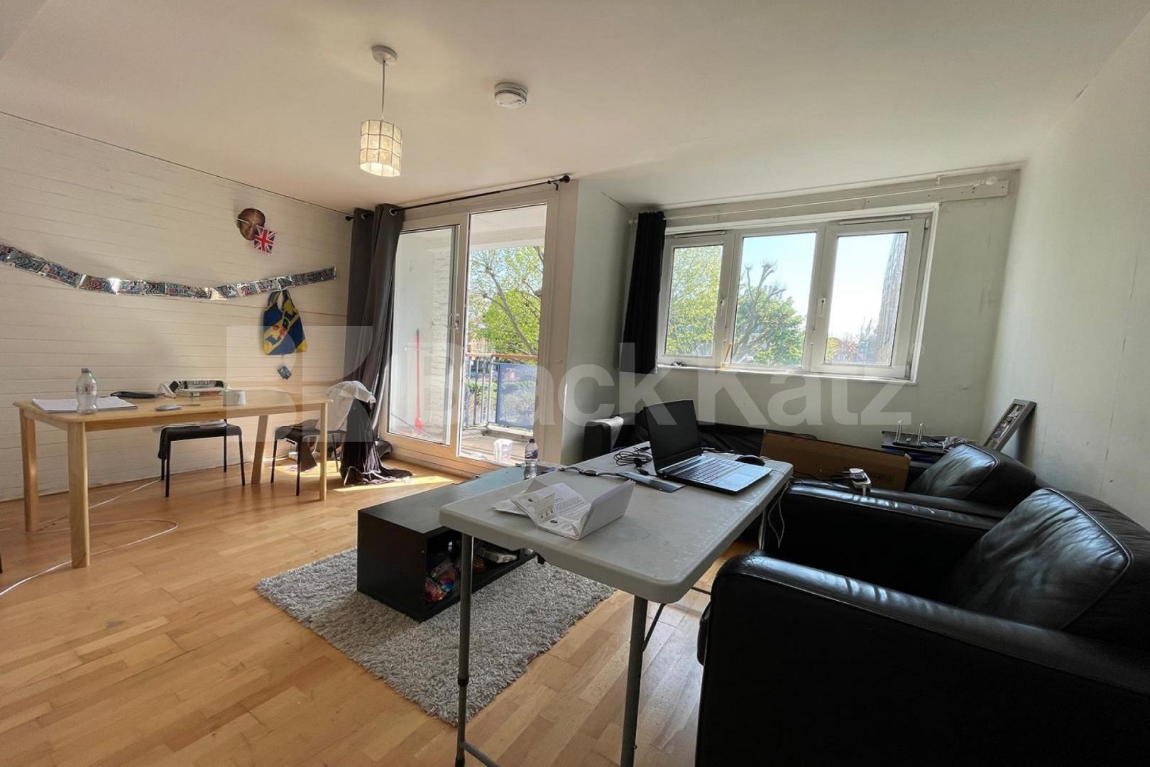 Duplex apartment & boasting over 850 Sq.Ft.of living & entertaining space Archdale House.Long Lane  , London Bridge / Borough 